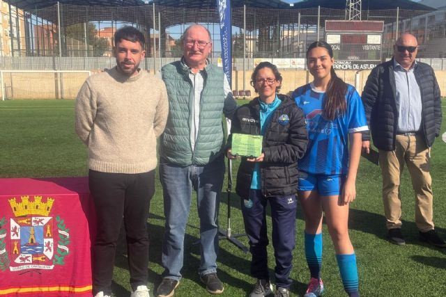 La Liga Comarcal de Fútbol base conmemora el día internacional de la mujer en la categoría femenina