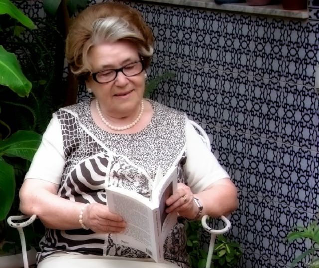 Maria Teresa Cervantes presenta su obra La noche sobre el hombro