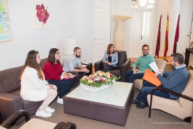 La alcaldesa se reúne con el colectivo Galáctico para que Cartagena siga avanzando en materia de Igualdad LGTBI