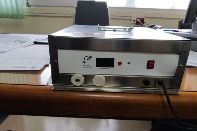 Refrigeración Guillén dona un generador de ozono para desinfectar los coches de la Policía Local