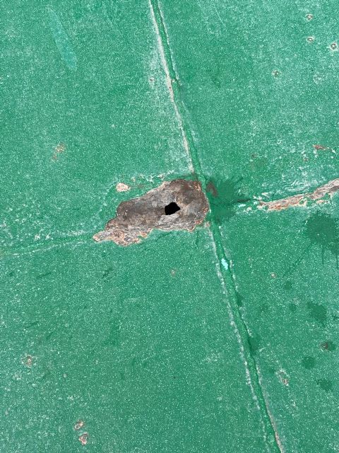 MC pide que se subsanen los daños producidos por la corrosión en la pasarela peatonal sobre la rambla de Benipila