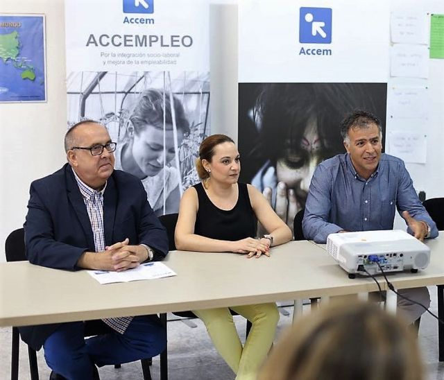 Los alumnos del proyecto de empleabilidad Accempleo 3.0 reciben sus diplomas