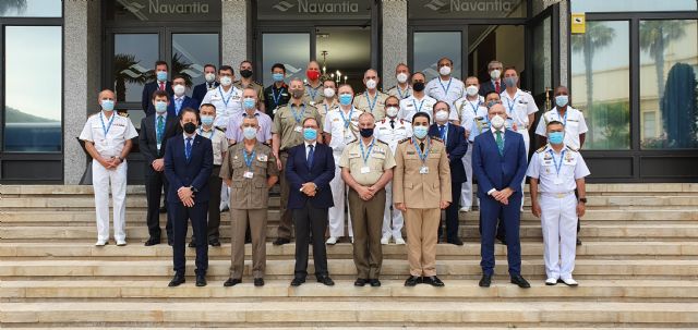 Agregados de Defensa de 16 países conocen el submarino S-81 Isaac Peral