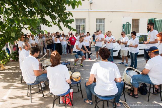 Una veintena de transeúntes y personas sin hogar disfrutan ya de su propia Escuela de Verano