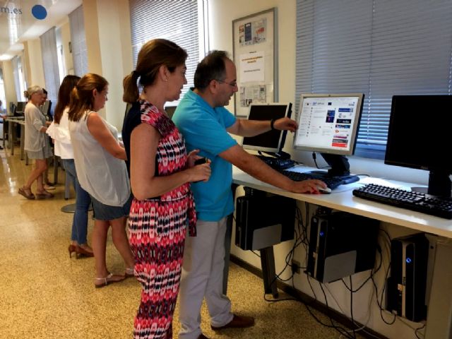 La nueva directora del SEF visita la Oficina de Empleo de Cartagena