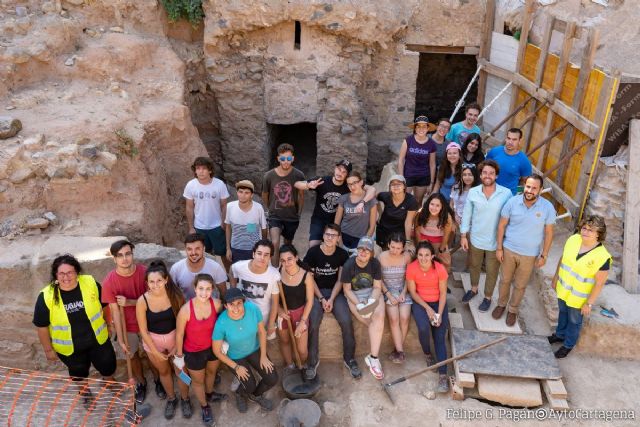 Jóvenes de toda España participan como voluntarios en el campo de trabajo del Anfiteatro Romano