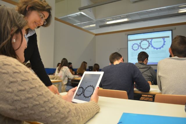 Profesores de la UPCT ayudarán a estudiantes de Bachillerato a estudiar Economía para la EBAU