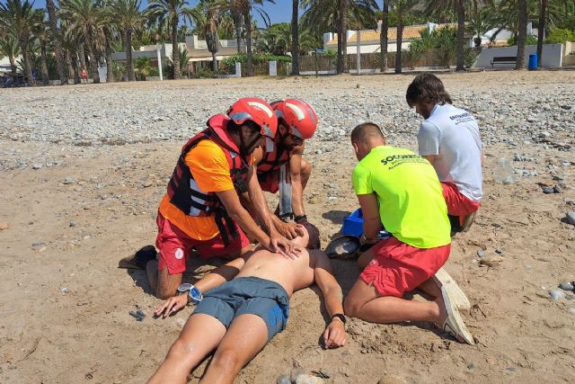 Protección Civil verifica la eficacia de los puestos de salvamento con un simulacro de rescate en La Azohía