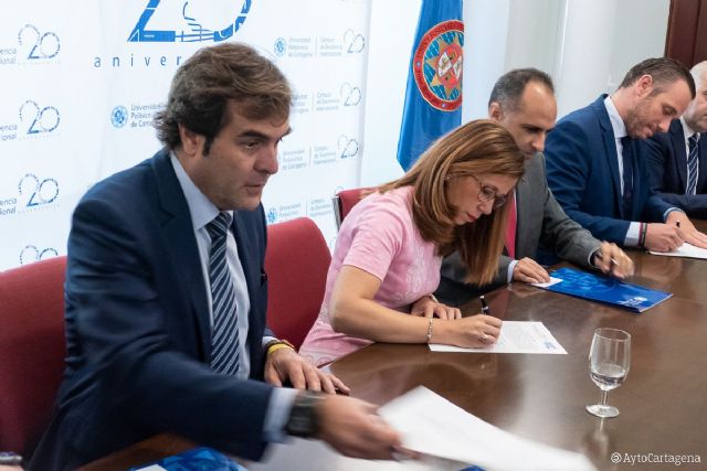 El Ayuntamiento apoya crear ocho becas para los estudiantes de Turismo de la UPCT