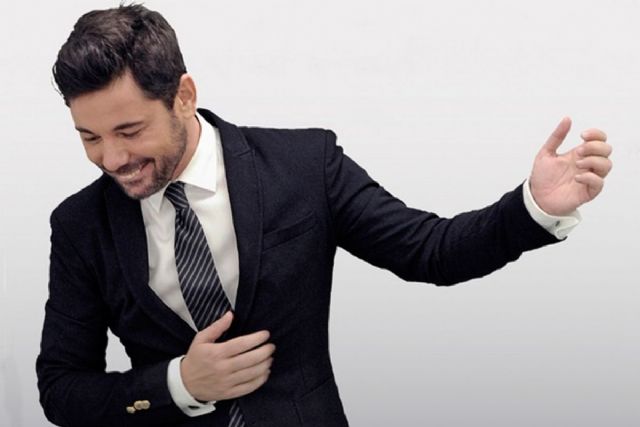 El cantaor flamenco, Miguel Poveda, acctúa en Cartagena a beneficio de la Cofradía del Resucitado