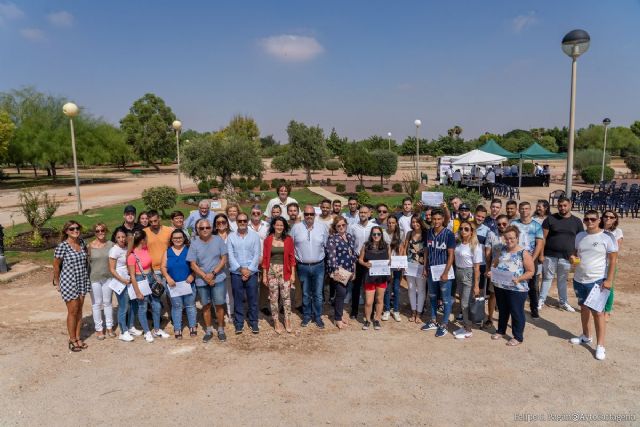 Cuarenta jóvenes reciben el título de Albañilería y Jardinería tras acondicionar el parque de los Exploradores