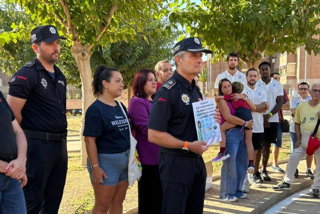 Nueva guía de pictogramas y seguridad vial para facilitar la comunicación en las calles de Cartagena