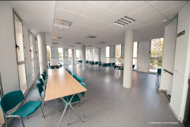 Los locales sociales retomarán actividades solo para menores de 65 y sin contacto físico