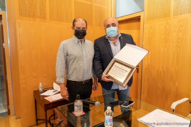 La Asociación de Vendedores de Mercados de Cartagena reconoce al edil Juan Pedro Torralba su apoyo al sector durante la pandemia