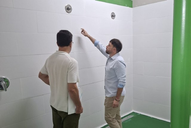 El Ayuntamiento renueva cuatro vestuarios del Palacio de Deportes