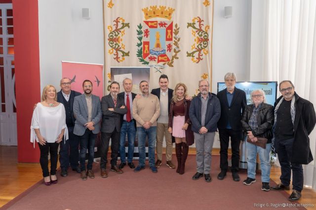 El escritor Daniel Cotta, ganador de la XXXIII edición del Premio Internacional de Poesía Antonio Oliver Belmás
