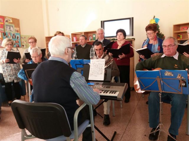 Los clubes de mayores celebran la Navidad con numerosas actividades
