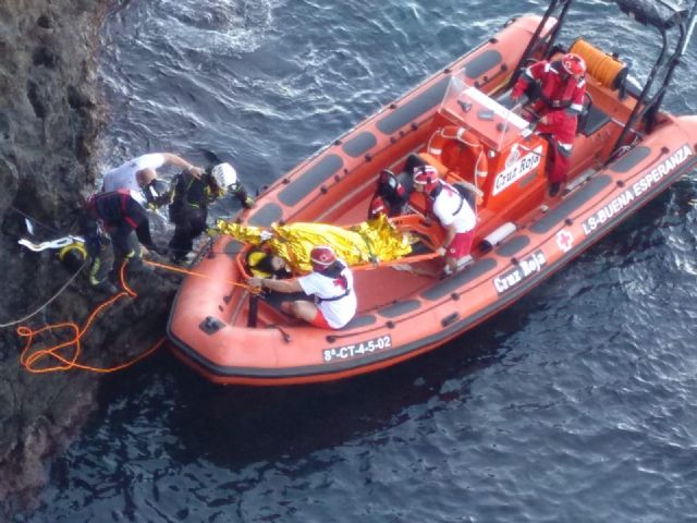 Rescatada una mujer que cayó al mar en Cabo de Palos