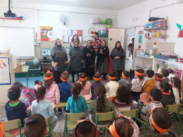 Mayores del municipio comparten historias y tradiciones de Navidad con niños y jóvenes