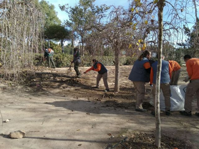 Los alumnos del programa Mixto de Empleo y Formación de la ADLE inician su aprendizaje en Jardinería y Construcción