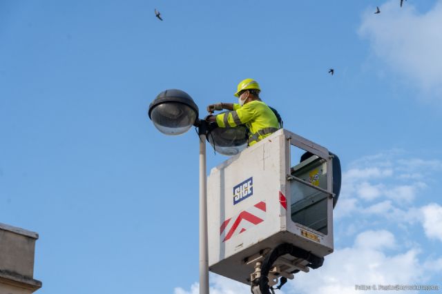 El Ayuntamiento destina unos 25.000 euros para cambiar más de 70 luminarias en Canteras y La Vaguada