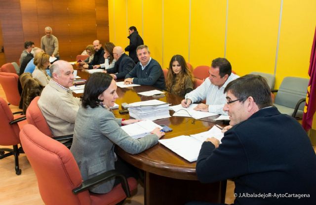 Luz verde de la Comision de Hacienda al proyecto de presupuestos con el voto de calidad de su presidente
