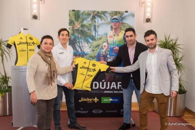 La empresa JimboFresh patrocinara al triatleta Pedro Andujar durante cuatro años