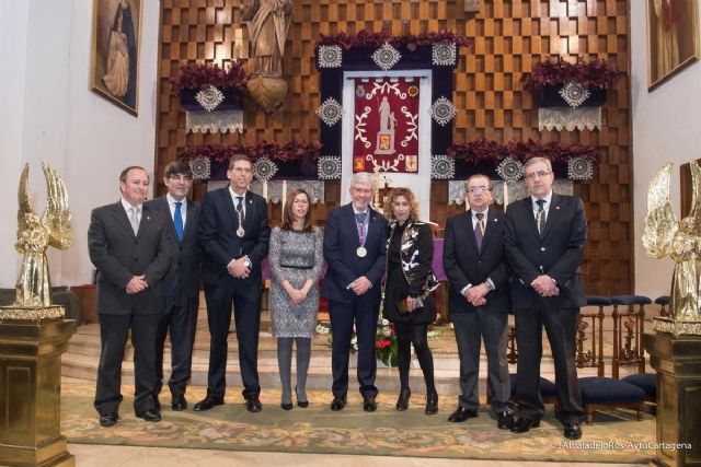 La Fundacion Premio Procesionista del Año impone su medalla a Domingo Bastida