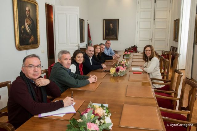 La alcaldesa y los empresarios del Poligono Industrial Los Camachos abordan las futuras actuaciones en la zona