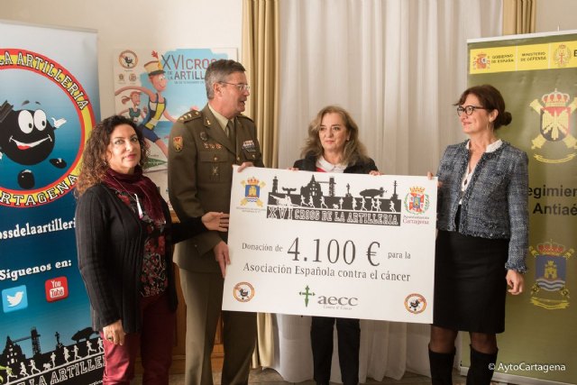 El Cross de Artillería dona 4.100 euros a la Asociación Española Contra el Cáncer