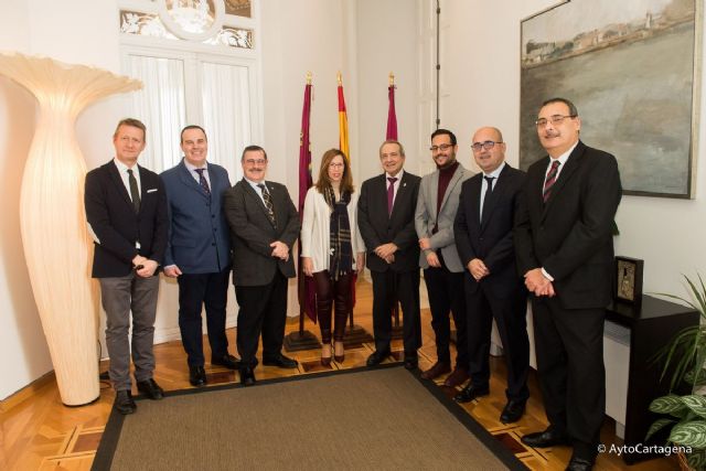 La alcaldesa recibe al nuevo rector de la Universidad Internacional Menendez Pelayo, Emilio Lora-Tamayo