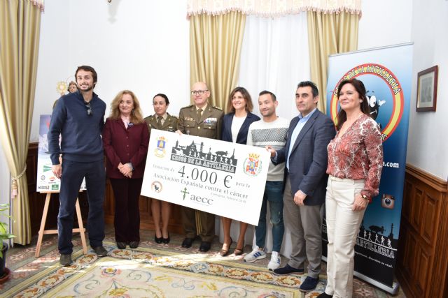 El Cross de la Artillería entrega el cheque solidario a la Asociación Española Contra el Cáncer