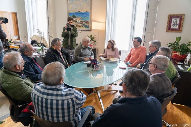 La alcaldesa se reúne con la Plataforma Prosoterramiento de Cartagena