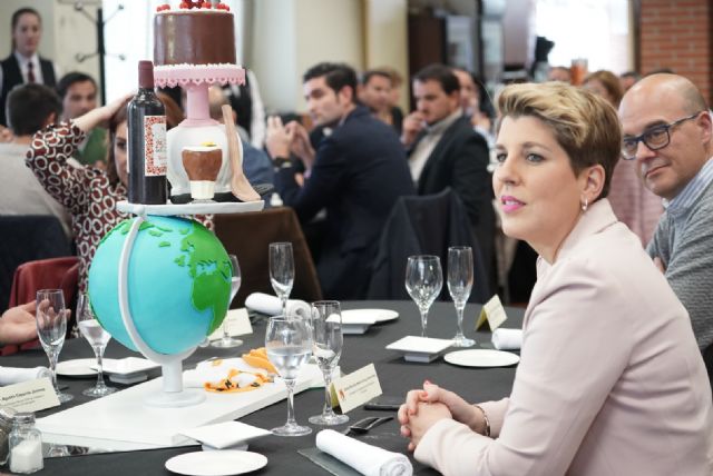 Arroyo participa en la jornada de acogida a empresas colaboradoras y proveedores de la escuela de Hostelería y Turismo de Cartagena