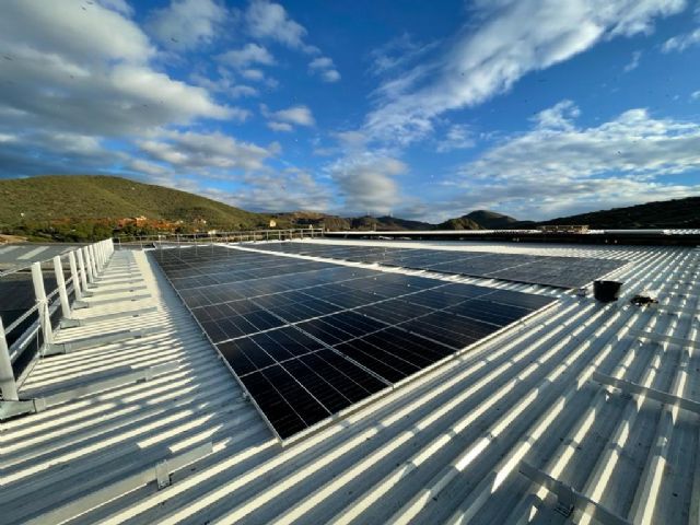 Las placas fotovoltaicas de la planta de tratamiento reducen 15 toneladas de CO2 en tres meses