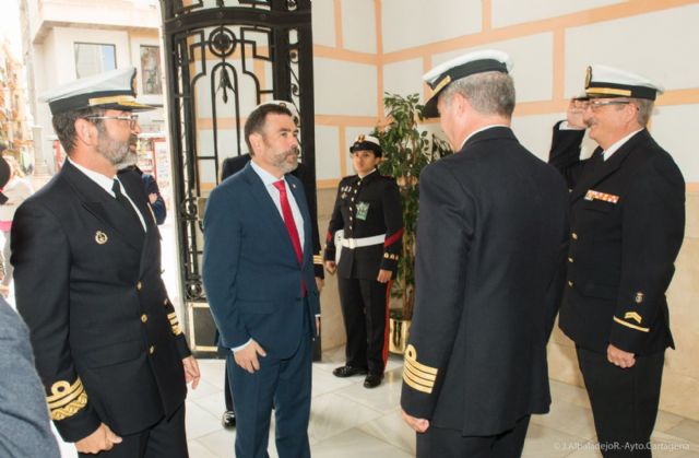 El alcalde conoce de cerca las acciones de vigilancia que realiza la Fuerza de Acción Marítima