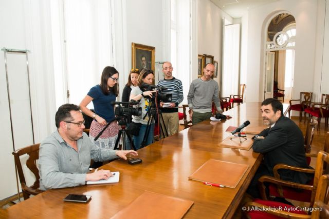 El alcalde anuncia el reasfaltado y el arreglo de la mediana del Paseo Alfonso XIII