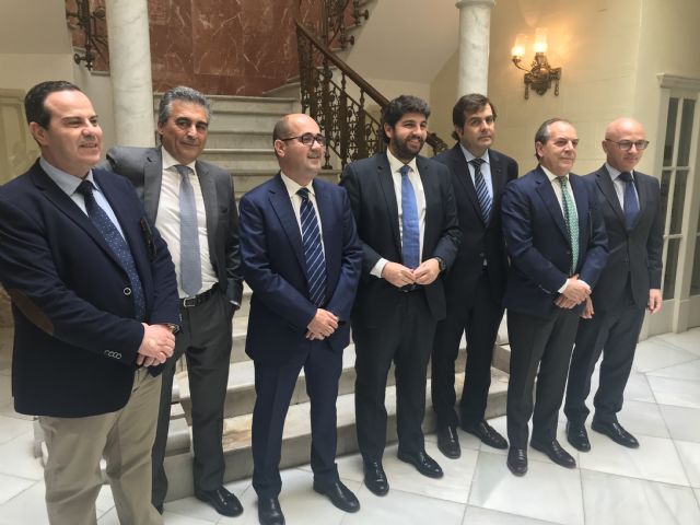 Fernando López Miras se reúne con el presidente de la Cámara de Comercio de Cartagena