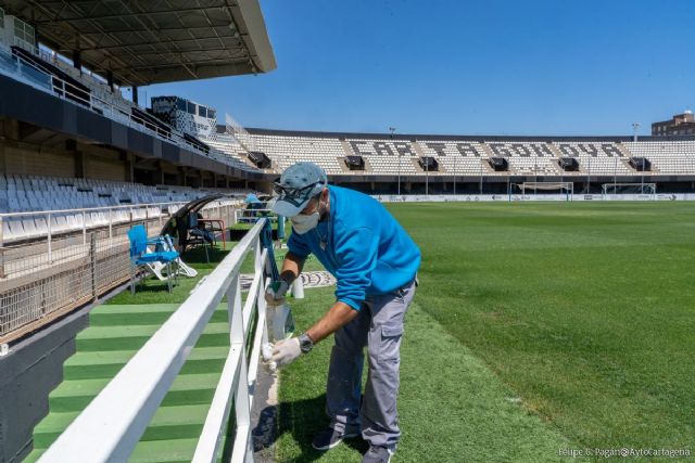 Deportes pone a punto el Cartagonova para la vuelta de los entrenamientos