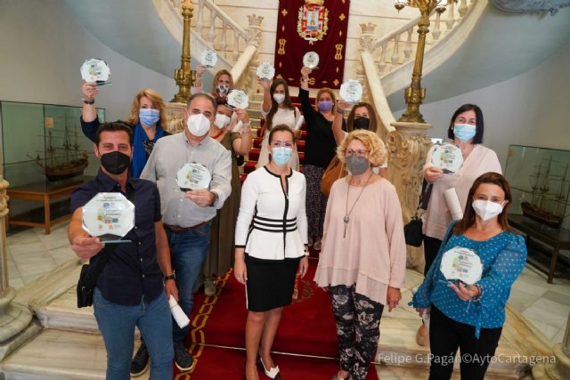 Originales collages de los escolares de Cartagena para mostrar su visión de la interculturalidad en el municipio