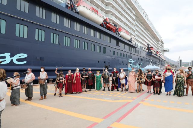 El 'Mein Schiff 2' reactiva los cruceros en Cartagena