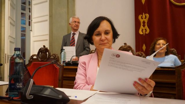 Los reparos por servicios básicos prestados sin contrato en vigor vuelven a protagonizar la Junta de Gobierno local