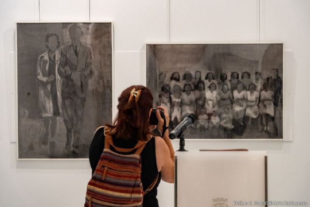 La Sala Subjetiva del Palacio Consistorial muestra dibujos y grabados que reinterpretan fotografías de archivo
