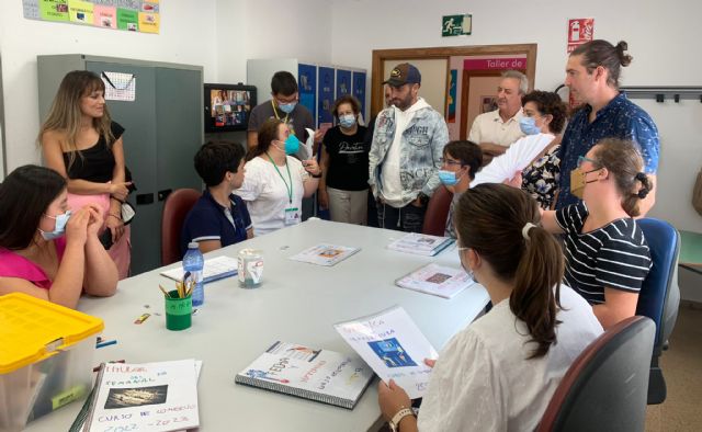 El Dj de Pachá, TAAO, y los integrantes del grupo Wave visitan Asido Cartagena antes de actuar en su concierto benéfico