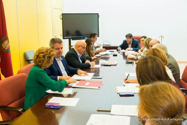 Luz verde en la Comisión de Hacienda a la bajada de tributos y a la disolución del IMSEL