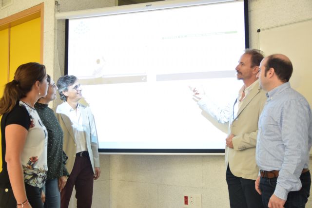 Estudiantes del IES María Cegarra de La Unión utilizarán las aulas de grabación de la Politécnica para la docencia invertida de su Bachillerato digital