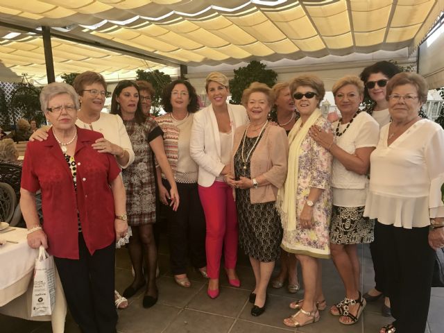 La Asociación de Amas de Casa de Cartagena entrega el premio ´Ama de Casa del Año´