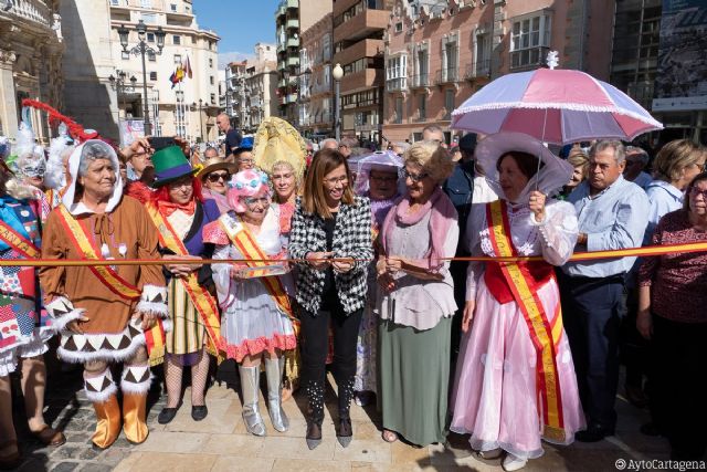 Las asociaciones de personas mayores y de discapacidad muestran sus recursos y servicios en Héroes de Cavite