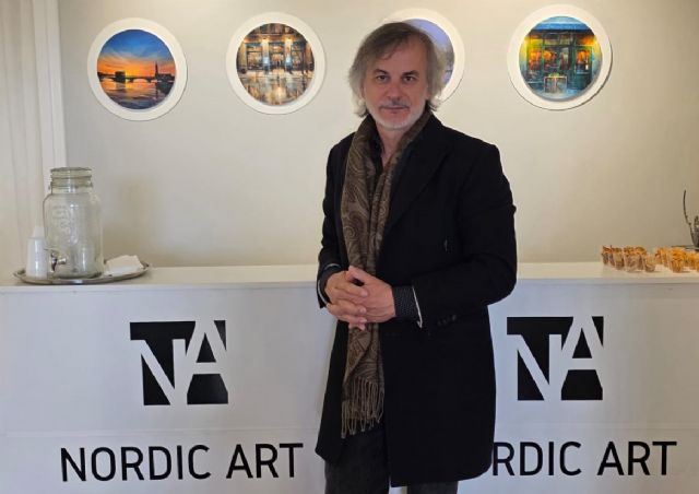 Más de 500 personas asisten a la inauguración de la primera exposición individual de Pedro Diego Pérez Casanova en Estocolmo