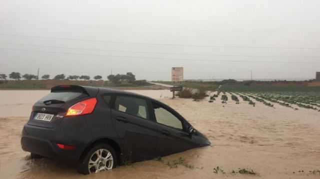 Las fuertes lluvias provocan el corte de diez carreteras en Cartagena